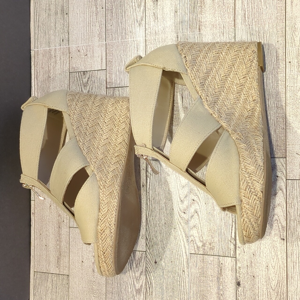 Report wedge heel